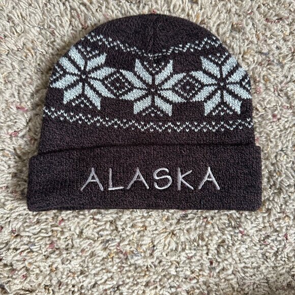 Alaska Knit Winter Hat Brown Snowflake Pattern Acrylic Beanie Unisex - Picture 1 of 5